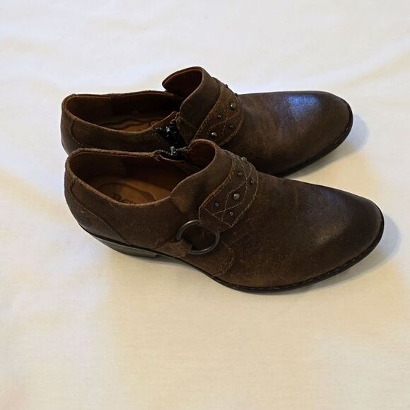 Born Handcrafted Women Ankle Boots Lorlei Taupe Distressed Suede Size 6.5 - Picture 1 of 8